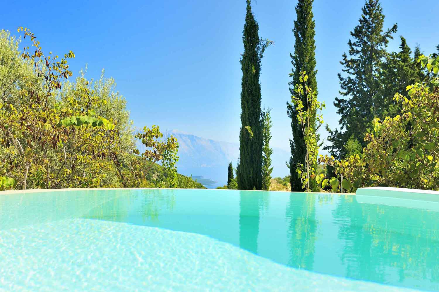 βίλα με ιδιωτική πισίνα για πολυτελείς διακοπές, καταπληκτική θέα από την πισίνα